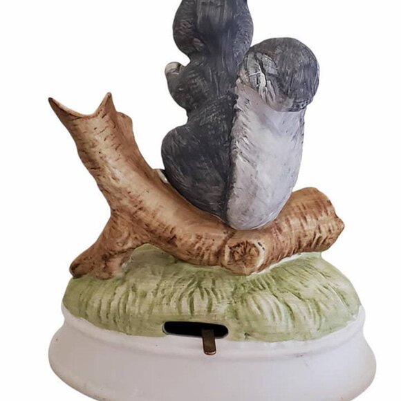 Vintage Gorham Ceramic Squirrel Tree Branch Musical Figurine - Picture 3 of 7